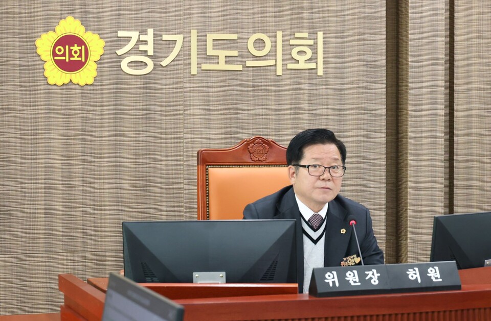 경기도의회 건설교통위원회 허원 위원장(국민의힘·이천2)이 21일 열린 제387회 정례회 예산안 심사에서 경기도의 일산대교 무료화 추진을 정면 비판하며 “근거와 절차가 모두 빠진 예산은 단 한 항목도 인정될 수 없다”고 일갈했다./ 경기도의회 제공