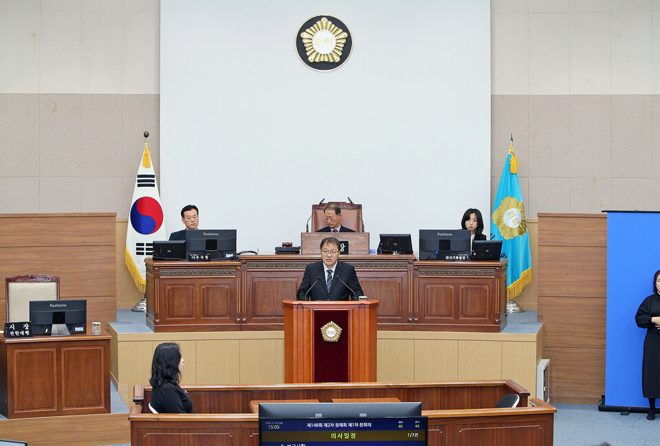  25일 열린 제148회 창원시의회 제2차 정례회 시정연설을 하고 있는 장금용 창원특례시장권한대행. 사진=창원시