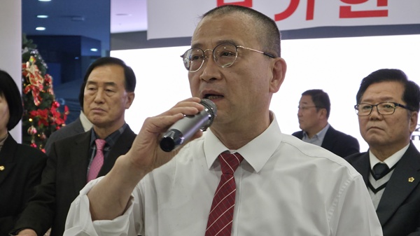 백 대표의원은 “도민의 삶이 짓밟히는 것을 두고 볼 수 없다. 삭발도, 단식도 그 첫걸음일 뿐”이라며 “도민예산을 지켜내는 그날까지 끝까지 싸울 것”이라고 밝혔다./ 김두일 기자