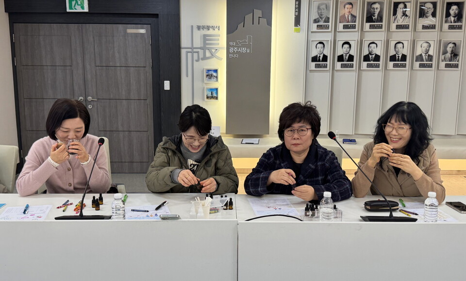 광주광역시는 24일 시청 중회의실에서 최중증발달장애인 통합돌봄서비스 대상 부모 40명을 대상으로 부모 교육과 치유프로그램을 운영했다. /사진=광주광역시