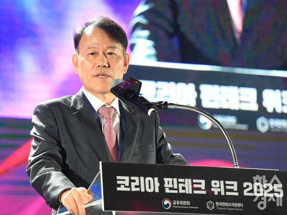 국회 윤한홍 정무위원장이 26일 오전 서울 양재 aT센터에서 열린 ‘코리아 핀테크 위크 2025’ 개막식에서 축사를 하고 있다.  / 이호형 기자 leemario@sporbiz.co.kr 2025.11.26