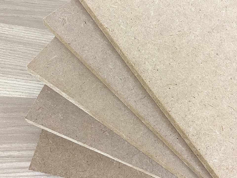 한솔홈데코는 세계 최초로 리사이클 원료 100%를 사용한 MDF를 개발하는 데 성공했다./한솔홈데크