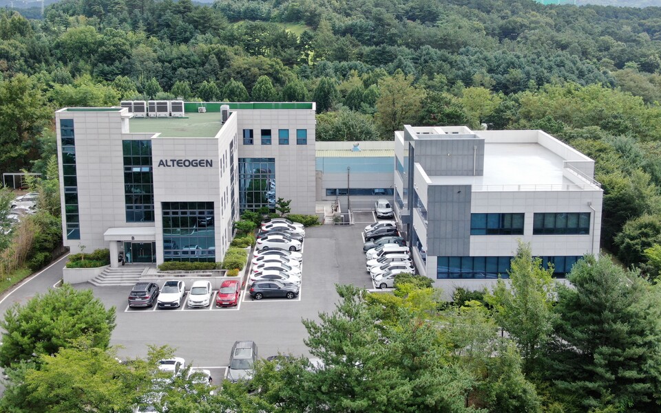알테오젠, 친정 만류에도 코스피行…장미빛 미래 있을까