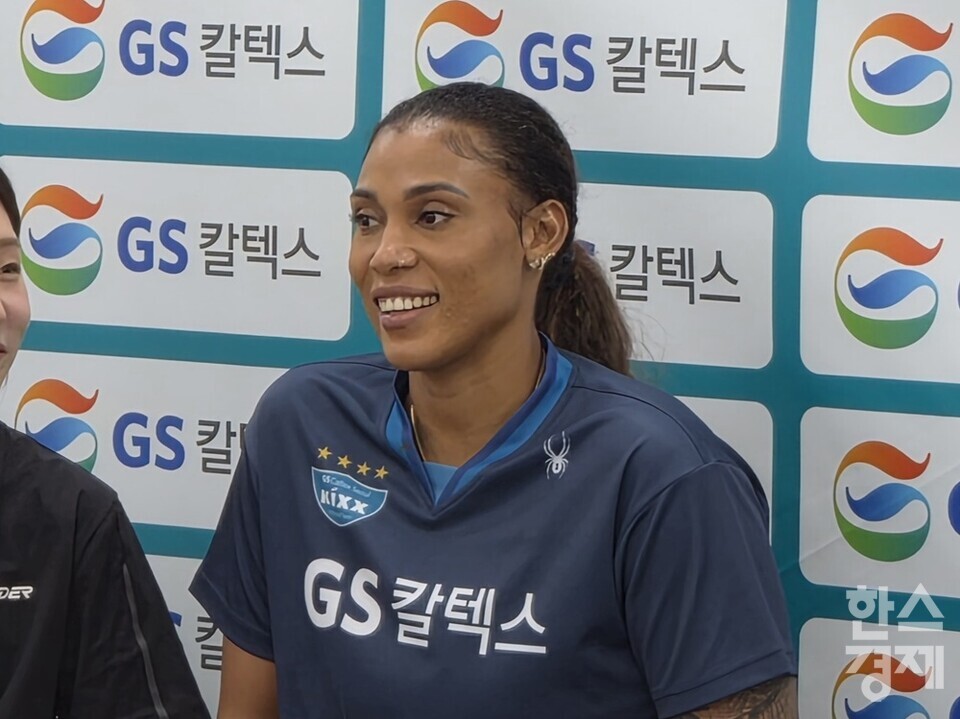 실바, GS칼텍스 잔류로 딸 시아나와 함께한 이유