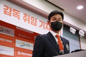 <b>최용수</b> <b>강원FC</b> 신임 감독 "<b>이영표</b> 대표의 비전에 마음 움직였다"