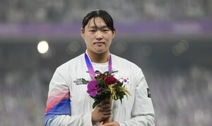 [아시안게임] <b>김태희</b>, <b>여자 해머던지기</b> 銅… 사상 첫 <b>메달</b> 쾌거