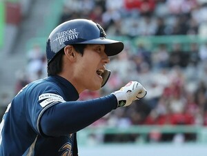 강인권 감독도 인정한 <b>김성욱</b>의 <b>결승 투런포</b> 활약… NC, SSG 꺾고 준PO 기...