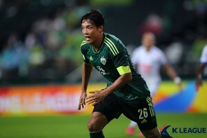 프로축구 <b>전북</b>, '<b>캡틴</b>' <b>홍정호</b>와 재계약… "명예회복 하겠다"