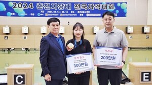 '파리 올림픽 <b>금메달</b>' <b>반효진</b>, 중고<b>사격</b>연맹으로부터 장학금 수령