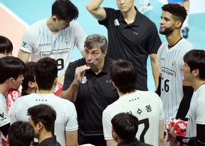 <b>현대캐피탈</b>, 코보컵 개막전서 OK저축은행 제압… 블랑 감독 <b>데뷔전</b> 승