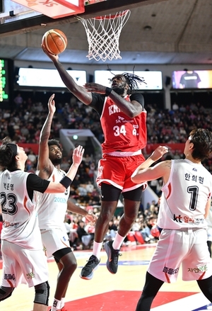 <b>프로농구</b> 서울 SK, 수원 <b>KT</b> 상대로 38점 차 대승… 7연승 선두 행진