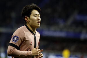 '기회 창출 4회' <b>이강인</b>, <b>오세르전</b> 평점 상위권… <b>PSG</b>는 공식전 3경기 무...