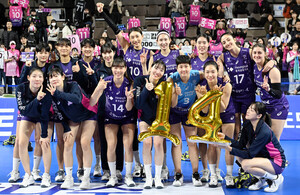 여자배구 흥국생명, 팀 최다 <b>14연승</b>… <b>김연경</b>은 최소경기 <b>5000득점</b>