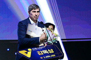 필립 <b>블랑</b>·마르첼로 아본단자, V리그 남녀부 <b>감독</b>상 수상
