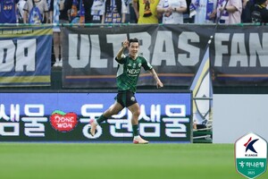 뜨거운 <b>현대가더비</b>, 전북이 웃었다… 울산에 3-1 승리 '1위 수성'