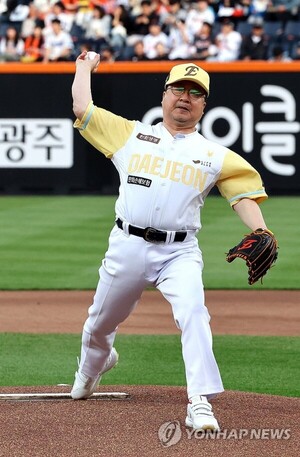<b>이장우 대전시장</b>, KBO 퓨처스 올스타전 <b>시구</b>… <b>대전</b>아트콰이어 합창단 ...