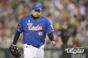 두 전설을 바라보는 시선… 이숭용 "진작 붙었어야", <b>김경문</b> "<b>류현진</b>·김...