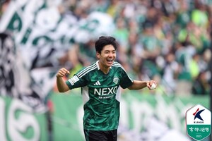 "우승하고 박수받으며 떠나고 싶다"… 유럽행 각오 밝힌 <b>전진우</b>
