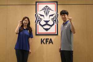 유튜버 박주성·리포터 <b>송채림</b>, 대한<b>축구협회</b> 첫 '팬 <b>커뮤니케이터</b>' 선...