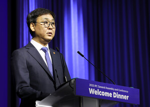 <b>최휘영</b> 문체부 <b>장관</b>, 브라질전 앞둔 <b>축구</b> 대표팀 <b>격려</b>