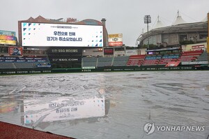 <b>삼성</b>-<b>SSG</b> 프로야구 준PO 2차전 <b>우천</b> 취소, 11일 오후 2시 <b>연기</b>