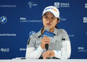 'LPGA <b>BMW 챔피언십</b> 1R 단독 선두' <b>김세영</b> "꼭 <b>우승</b>하고 싶다"