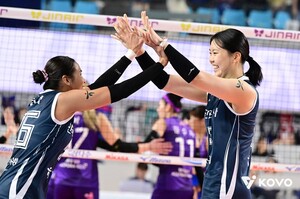 '<b>이지윤 데뷔</b>' 프로배구 <b>도로공사</b>, '이나연 복귀' 흥국생명에 <b>승리</b>