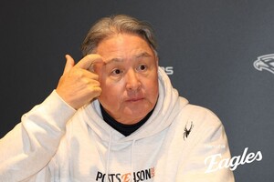'<b>준우승</b>' <b>김경문</b> <b>한화</b> 감독 "2등은 항상 아쉬워, 어린 선수들 좋은 주사...