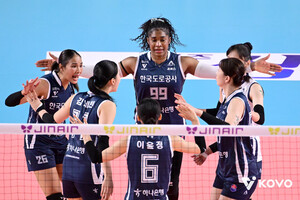 '<b>모마</b> 34점' <b>도로공사</b>, 현대건설에 짜릿한 역전승… 5<b>연승</b> 선두 질주