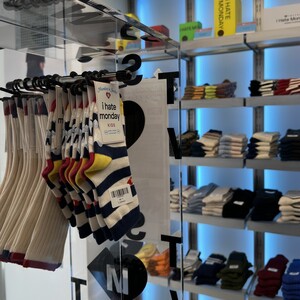 AI가 판매하는 양말...굳갱랩스, 이색 팝업 오픈 - 뉴스 썸네일 이미지