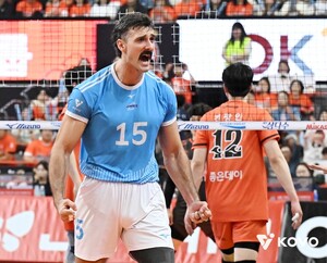 프로배구 대한항공 러셀·도로공사 <b>모마</b>, 2라운드 <b>MVP</b> 선정