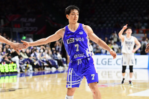 '허훈 첫 트리플더블' <b>KCC</b>, 소노 108-81 꺾고 <b>5연승</b> 질주