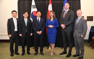 加 잠수함·美 함정...한화, 북미 방산 시장 공략 '잰걸음' - 뉴스 썸네일 이미지