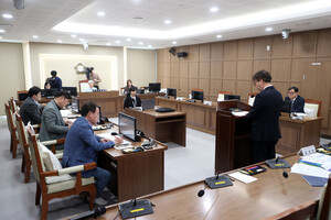 수원시의회, 시정연구원장 청문...'정책 편향·AI 대응' 집중 추궁 - 뉴스 썸네일 이미지