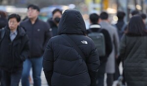 "AI로 대체한다더니…" 기업들, 감원 멈추고 채용