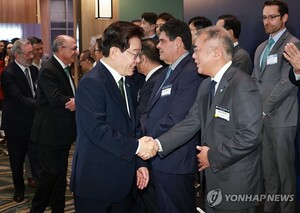 <b>이재명</b>•정의선 비공개 회동... 새만금•대미투자 논의