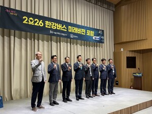[현장] 60만명 탄 <b>한강버스</b>…'일상교통' 도약