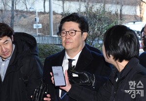 '자선가' 김병주...소상공인 돈 떼먹고 국감 외면[더시그널] - 뉴스 썸네일 이미지