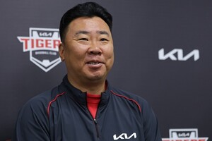 '준PO 스윕 도전' <b>이범호</b> KIA 감독 "1차전처럼 빡빡하게"