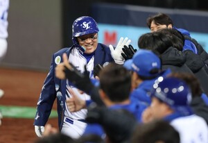 삼성 <b>최형우</b>, 포스트시즌 <b>최고령</b> 출장·안타·타점·<b>홈런</b> 신기록